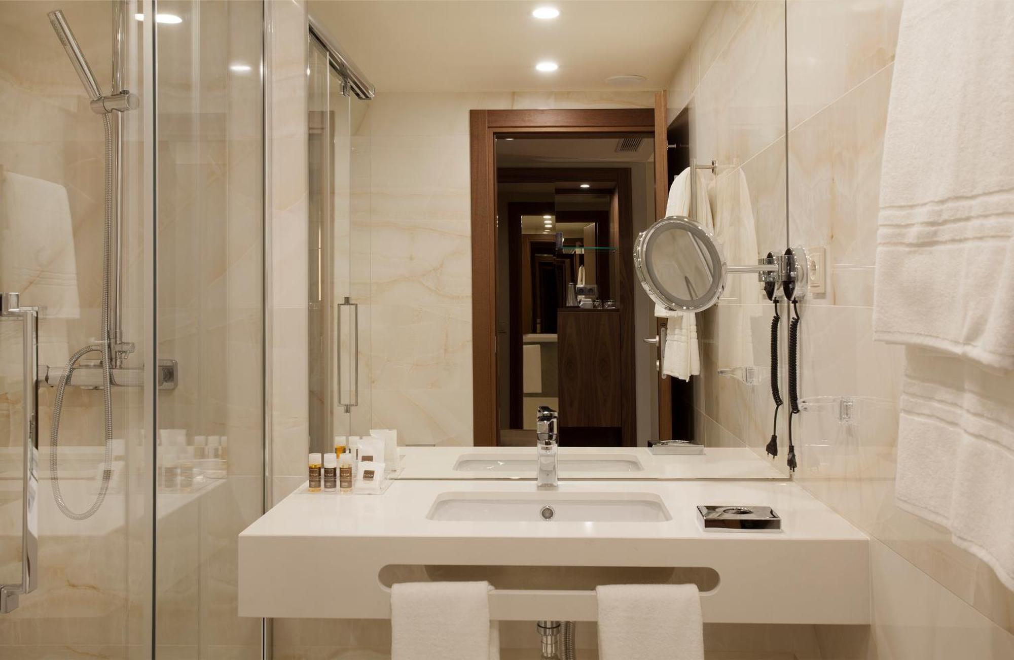 Oferta Especial - Quarto Duplo Superior com Vista Mar Lateral