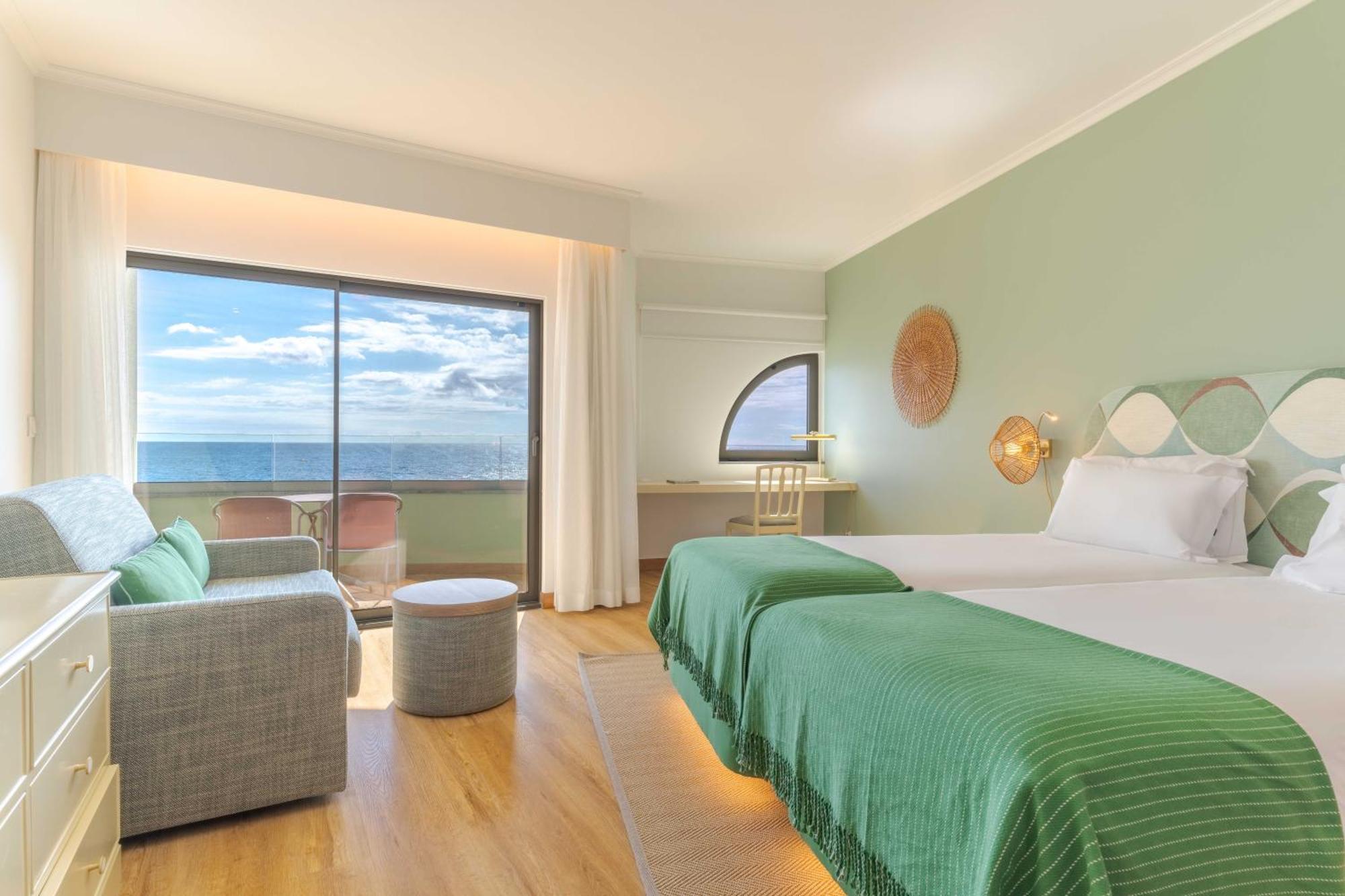 Quarto Duplo ou Twin com Vista Mar (2 Adultos + 1 Criança)