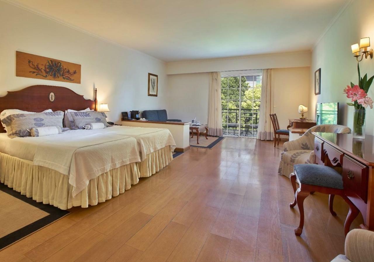 Suíte Júnior com Vista Jardim e Varanda